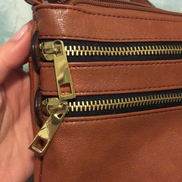 Leather cross body bag - Picture 3 of 4
